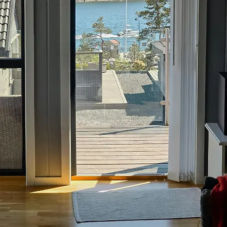 With Royal Ship Views In Hagefjord Ferienhaus *