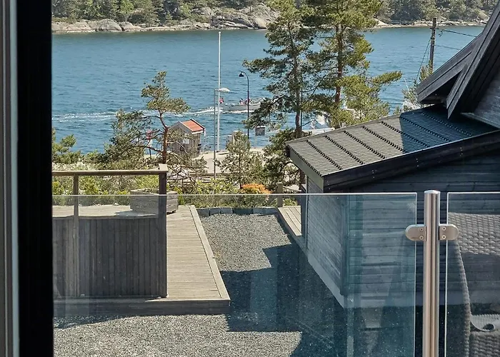 With Royal Ship Views In Hagefjord Kilen