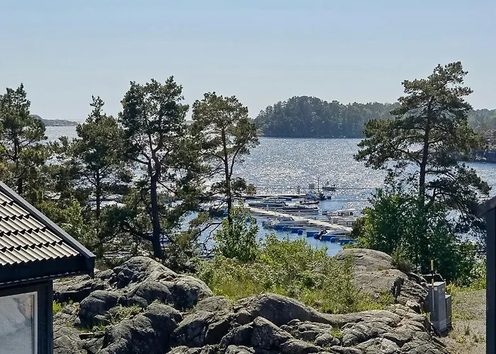 With Royal Ship Views In Hagefjord *